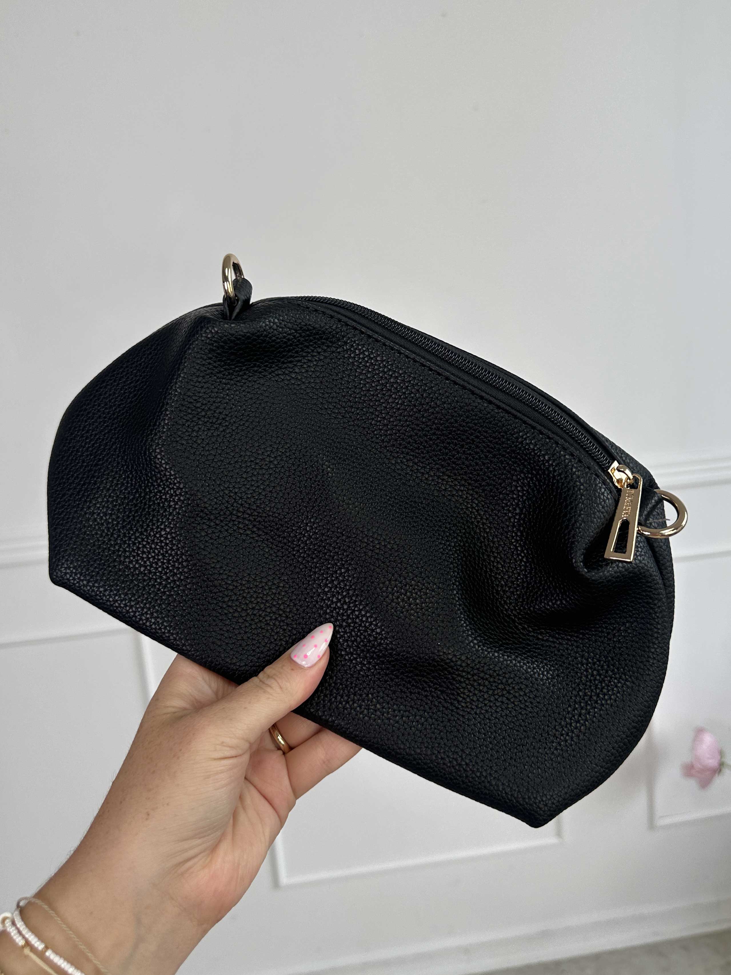 Ino - Sort bucket bag med guldspænde